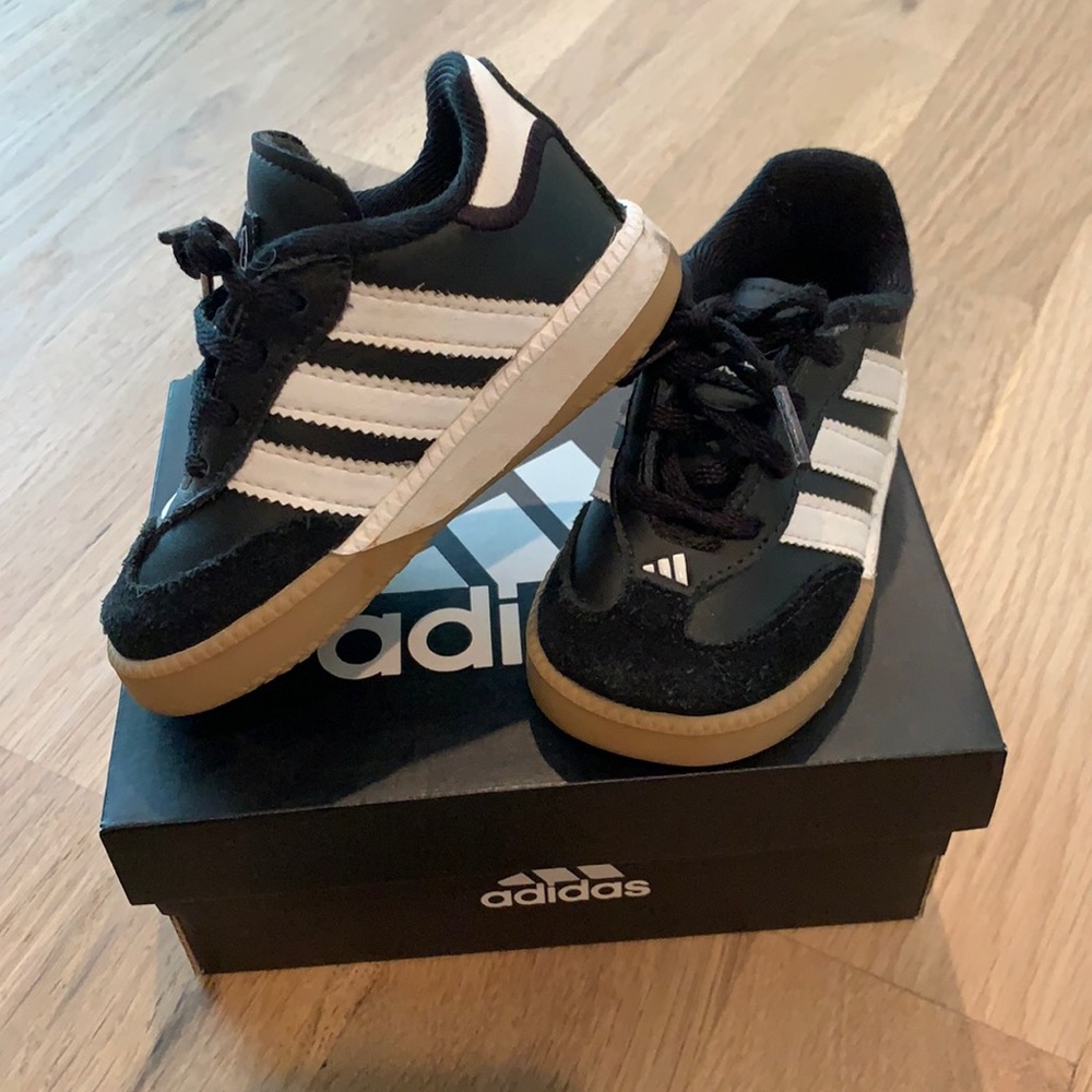 Adidas Samba black & white baby sz US 5-1/2